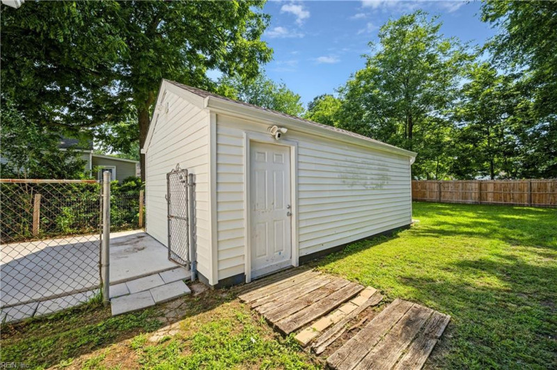 Photo 23 of 41 residential for sale in Portsmouth virginia