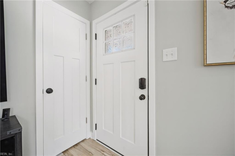 Photo 3 of 41 residential for sale in Portsmouth virginia