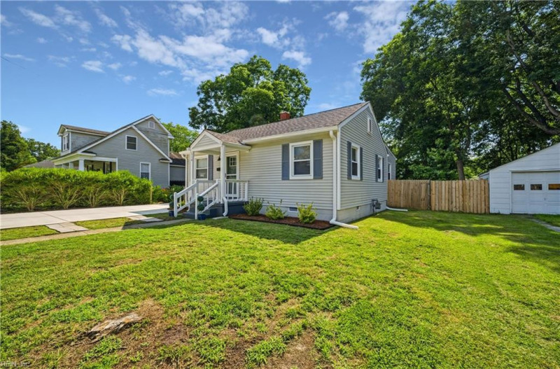 Photo 30 of 41 residential for sale in Portsmouth virginia