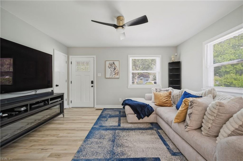 Photo 4 of 41 residential for sale in Portsmouth virginia