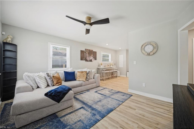 Photo 5 of 41 residential for sale in Portsmouth virginia