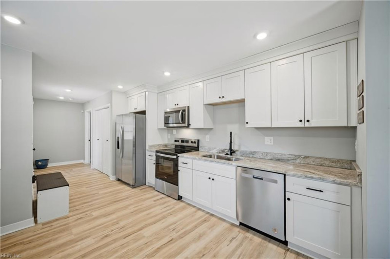 Photo 9 of 41 residential for sale in Portsmouth virginia
