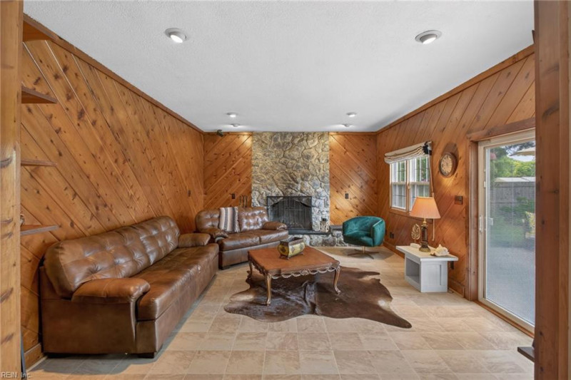 Photo 21 of 47 residential for sale in Virginia Beach virginia