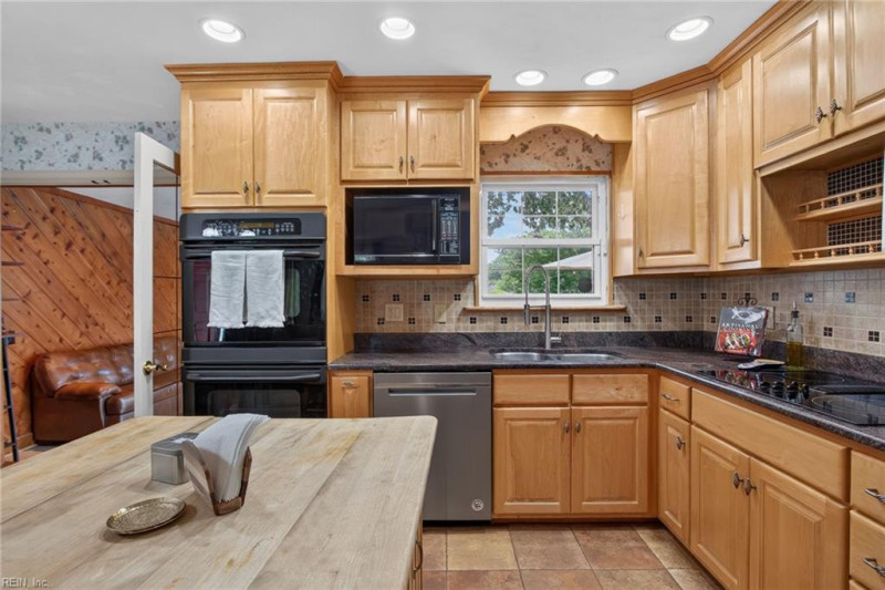 Photo 27 of 47 residential for sale in Virginia Beach virginia