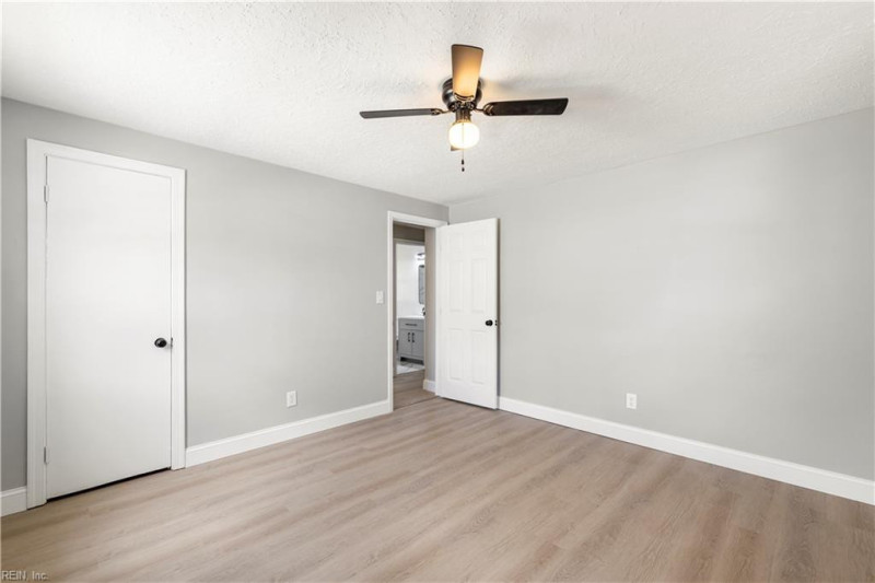 Photo 11 of 21 residential for sale in Chesapeake virginia