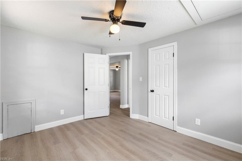 Photo 13 of 21 residential for sale in Chesapeake virginia