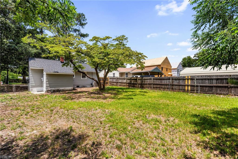 Photo 17 of 21 residential for sale in Chesapeake virginia
