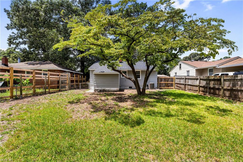 Photo 19 of 21 residential for sale in Chesapeake virginia