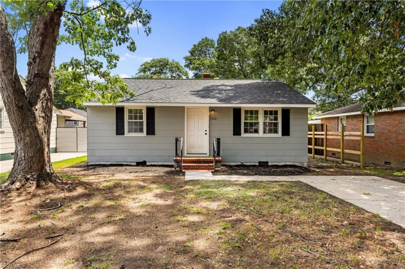 Photo 2 of 21 residential for sale in Chesapeake virginia