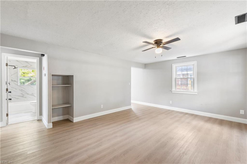 Photo 7 of 21 residential for sale in Chesapeake virginia