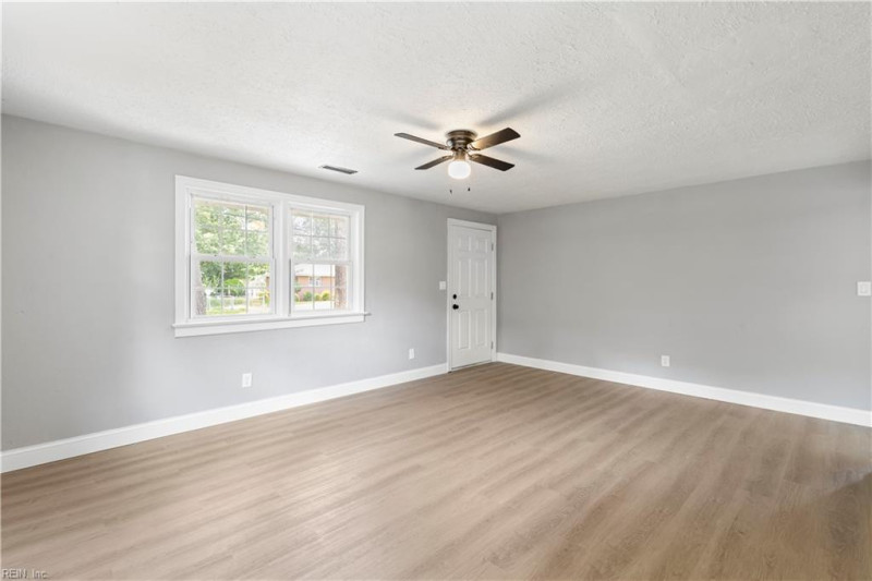 Photo 8 of 21 residential for sale in Chesapeake virginia