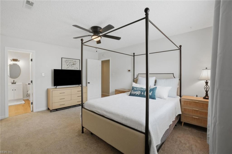 Photo 14 of 44 residential for sale in Virginia Beach virginia