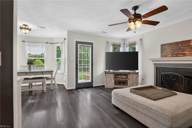 Photo 10 of 37 residential for sale in York County virginia