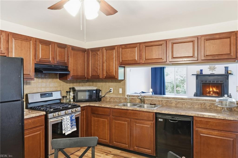 Photo 10 of 24 residential for sale in Virginia Beach virginia