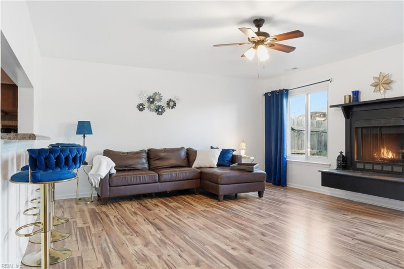 Photo 4 of 24 residential for sale in Virginia Beach virginia
