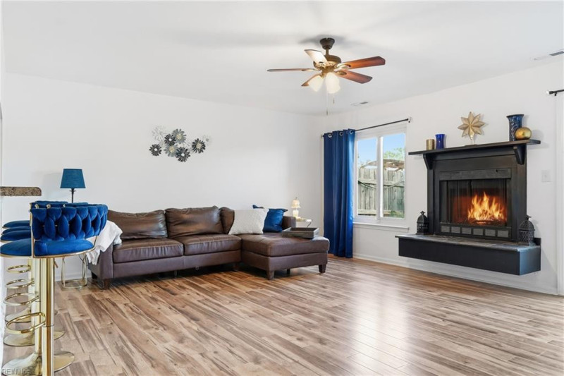 Photo 5 of 24 residential for sale in Virginia Beach virginia