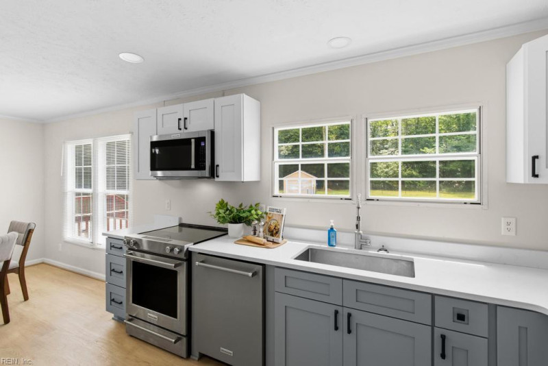 Photo 10 of 25 residential for sale in Gloucester County virginia