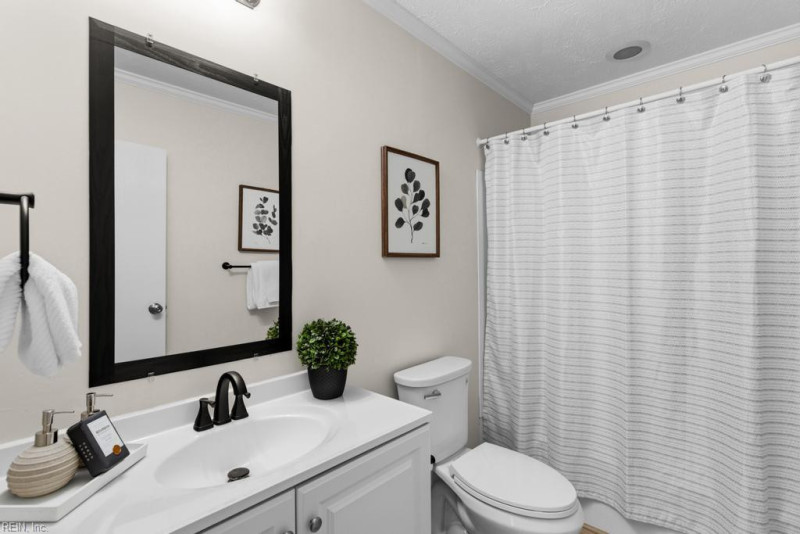 Photo 13 of 25 residential for sale in Gloucester County virginia