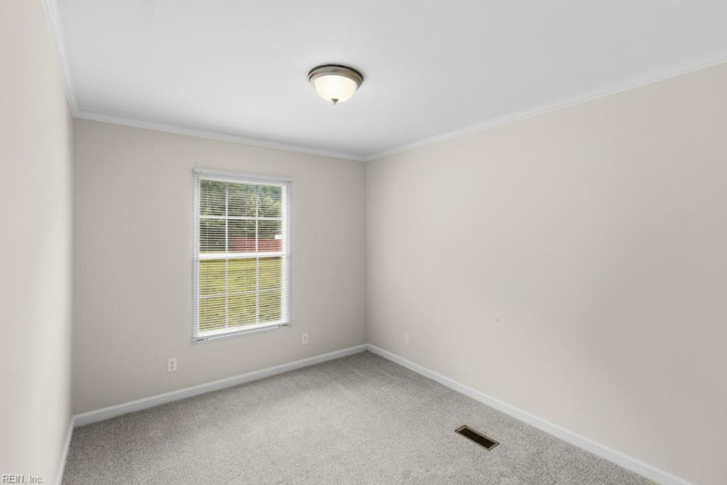 Photo 17 of 25 residential for sale in Gloucester County virginia