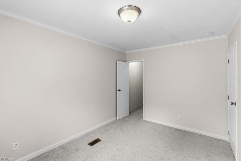 Photo 18 of 25 residential for sale in Gloucester County virginia