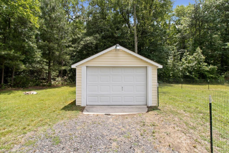 Photo 20 of 25 residential for sale in Gloucester County virginia