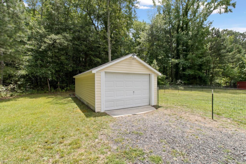 Photo 21 of 25 residential for sale in Gloucester County virginia