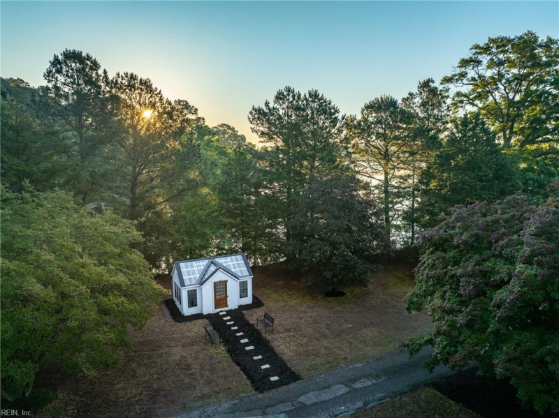Photo 46 of 50 residential for sale in Gloucester County virginia
