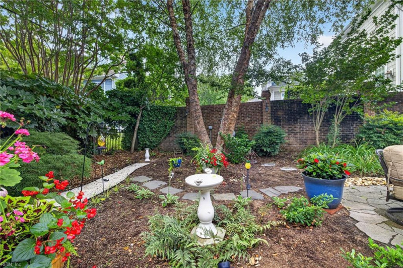 Photo 25 of 49 residential for sale in Virginia Beach virginia