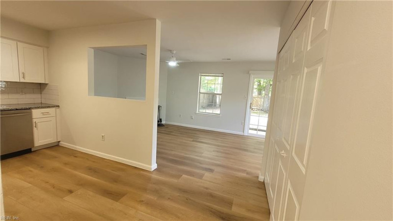 Photo 11 of 41 residential for sale in York County virginia