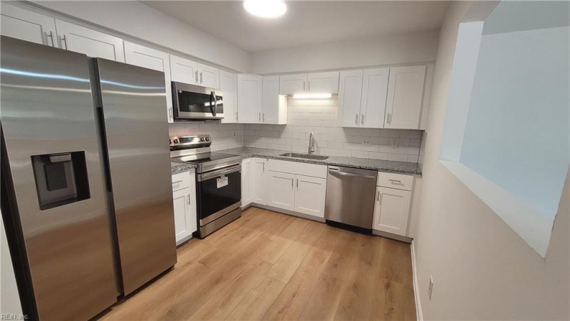 Photo 19 of 41 residential for sale in York County virginia