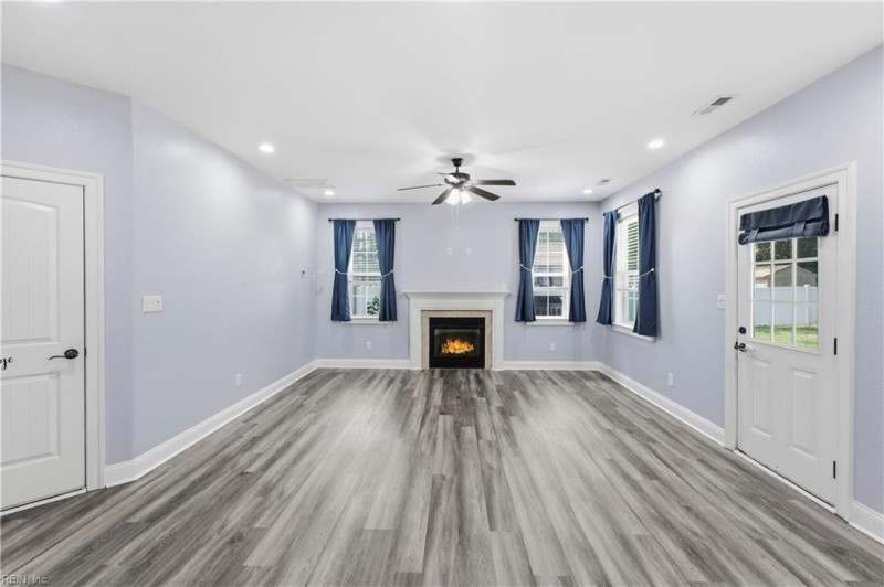 Photo 14 of 42 residential for sale in Chesapeake virginia