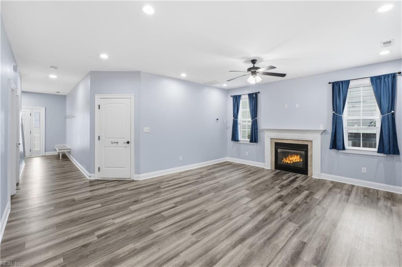 Photo 16 of 42 residential for sale in Chesapeake virginia