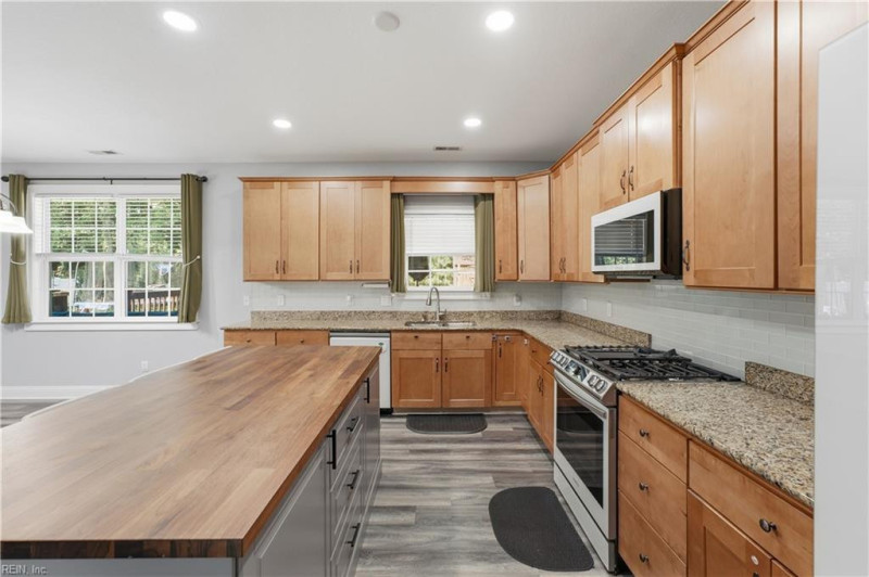 Photo 9 of 42 residential for sale in Chesapeake virginia
