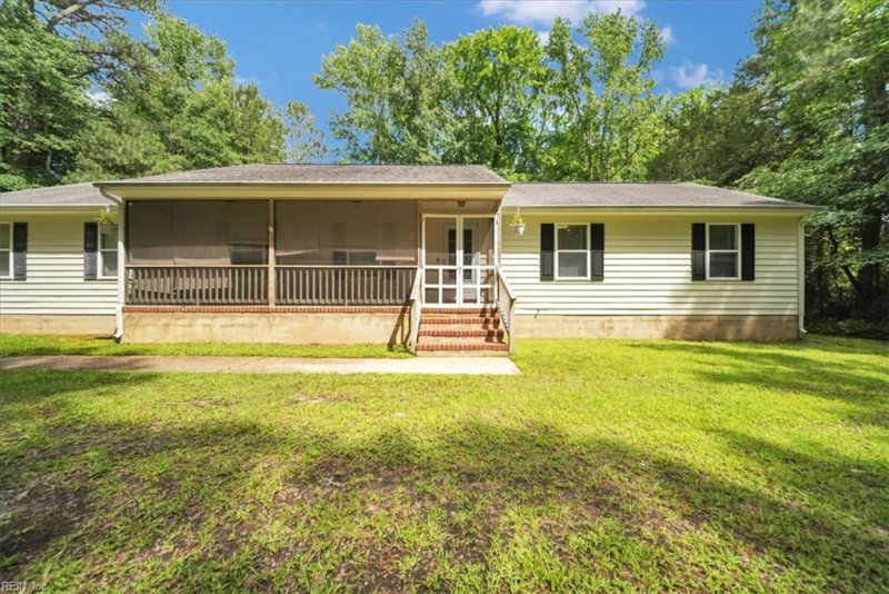 Photo 10 of 41 residential for sale in Gloucester County virginia