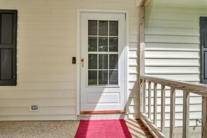 Photo 12 of 41 residential for sale in Gloucester County virginia