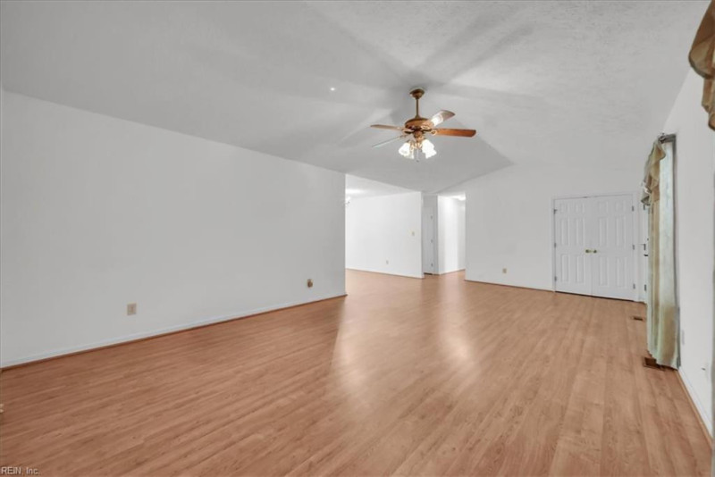 Photo 15 of 41 residential for sale in Gloucester County virginia