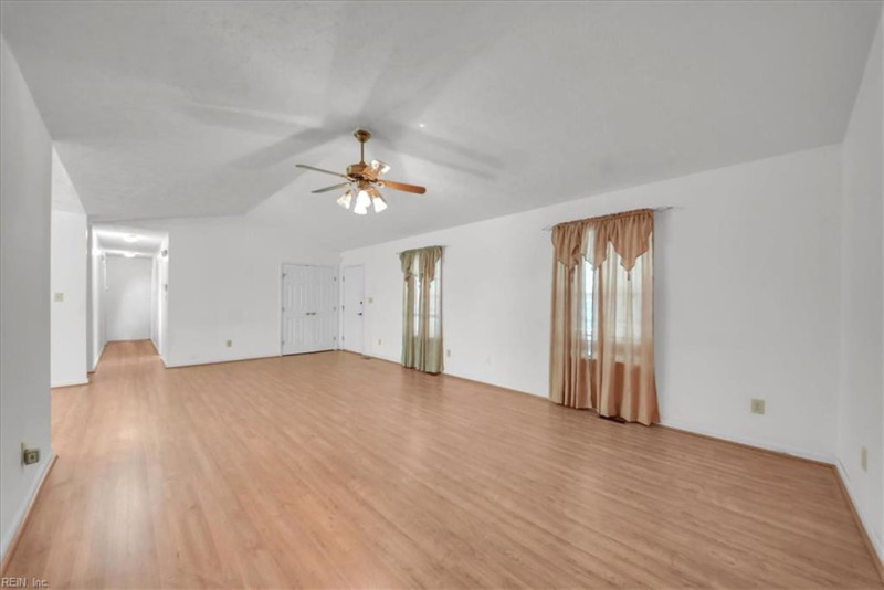 Photo 16 of 41 residential for sale in Gloucester County virginia
