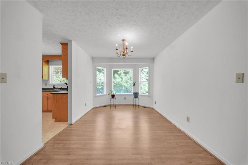 Photo 17 of 41 residential for sale in Gloucester County virginia