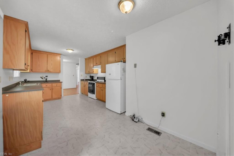 Photo 18 of 41 residential for sale in Gloucester County virginia