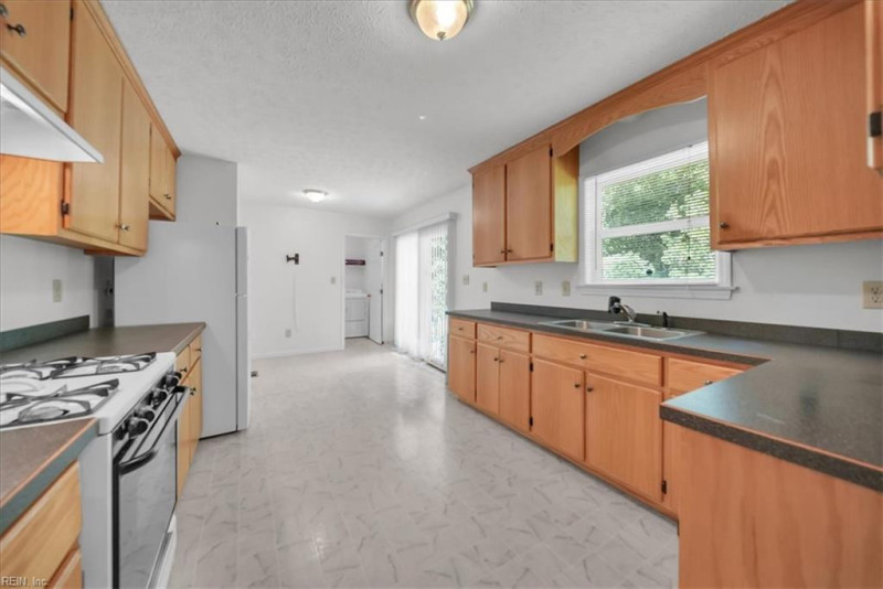 Photo 19 of 41 residential for sale in Gloucester County virginia