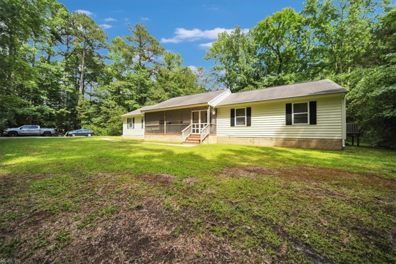 Photo 2 of 41 residential for sale in Gloucester County virginia