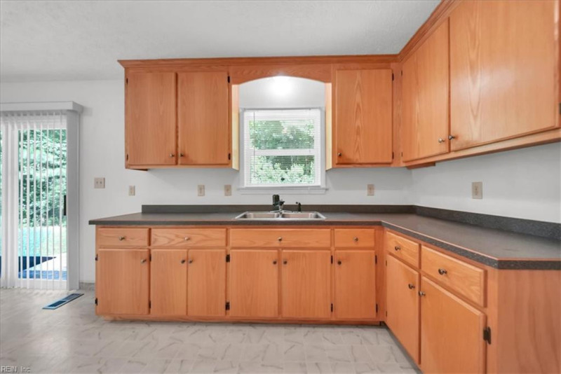 Photo 21 of 41 residential for sale in Gloucester County virginia