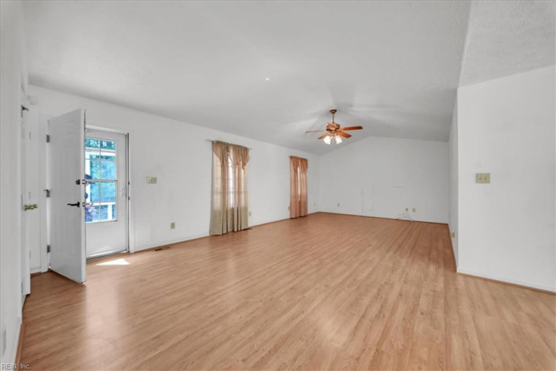Photo 23 of 41 residential for sale in Gloucester County virginia