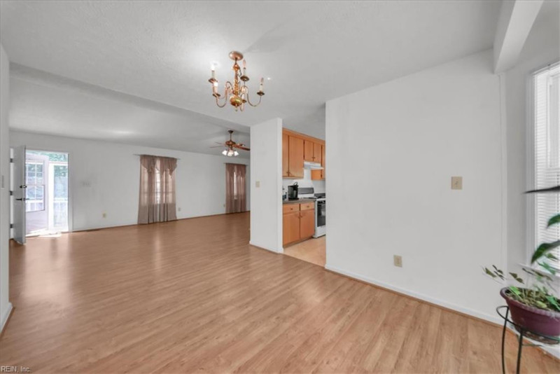Photo 24 of 41 residential for sale in Gloucester County virginia