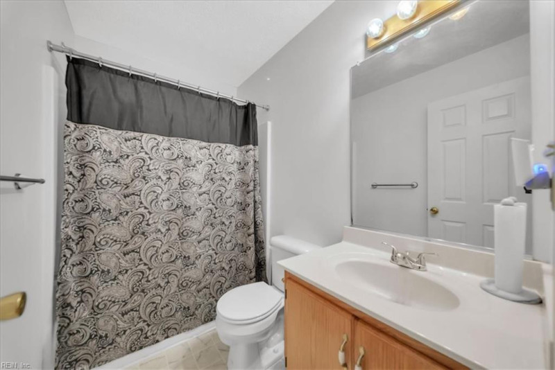 Photo 26 of 41 residential for sale in Gloucester County virginia