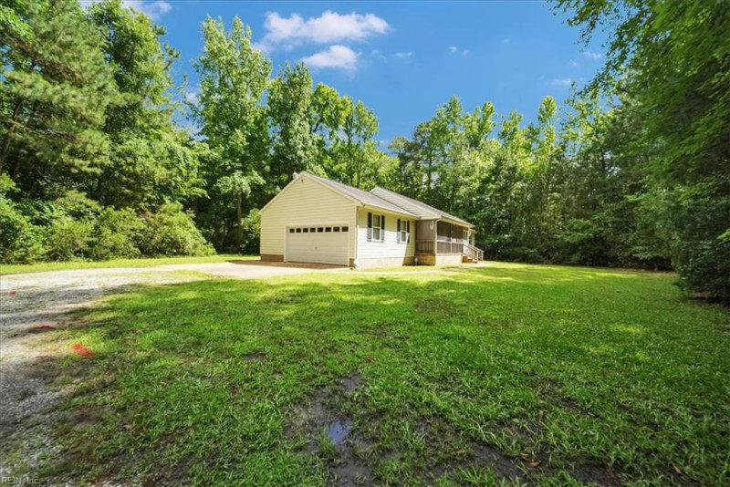 Photo 3 of 41 residential for sale in Gloucester County virginia