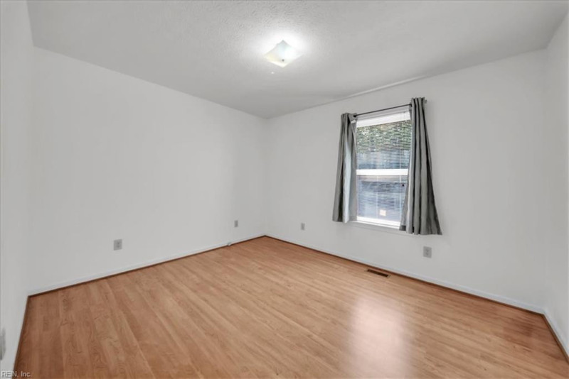 Photo 30 of 41 residential for sale in Gloucester County virginia
