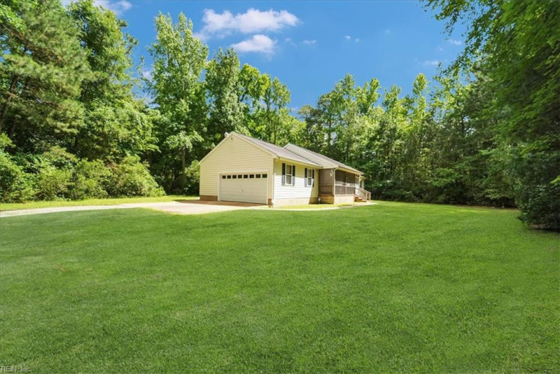 Photo 4 of 41 residential for sale in Gloucester County virginia