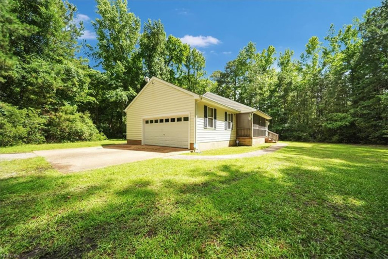 Photo 5 of 41 residential for sale in Gloucester County virginia