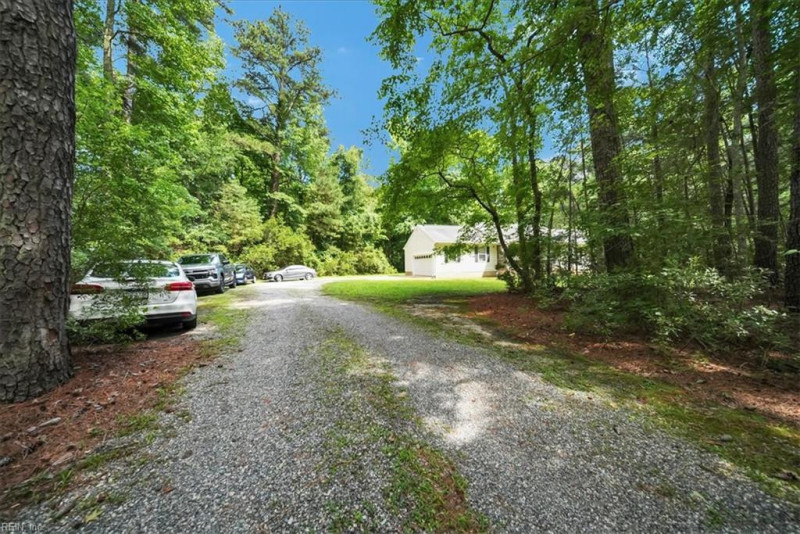 Photo 8 of 41 residential for sale in Gloucester County virginia